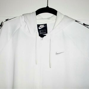 Nike Men's White Windbreaker Jacket